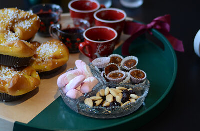 Christmas Craft - Repainting an IKEA Tray